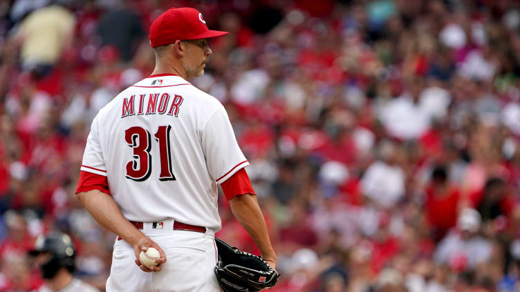 Cincinnati Reds starting pitcher Mike Minor (31) gets set to deliver.