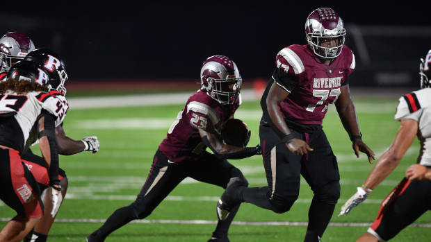 Riverview running back Isaiah Belt follows offensive lineman Al Oliver on a run against Palmetto last season. 