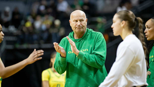 Oregon head coach Kelly Graves gathers his team for a timeout as the Oregon Ducks host the No. 4 Stanford Cardinal