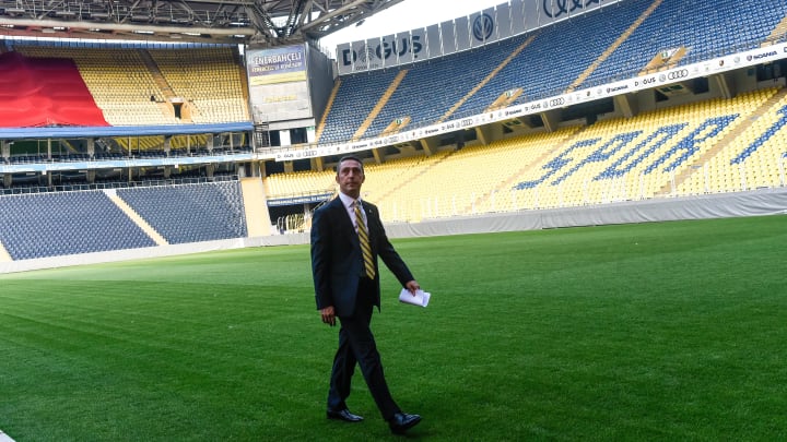 Ali Koç Ülker Stadı'nda yürüyor. Ali Koç Ülker Stadı'nda yürüyor.