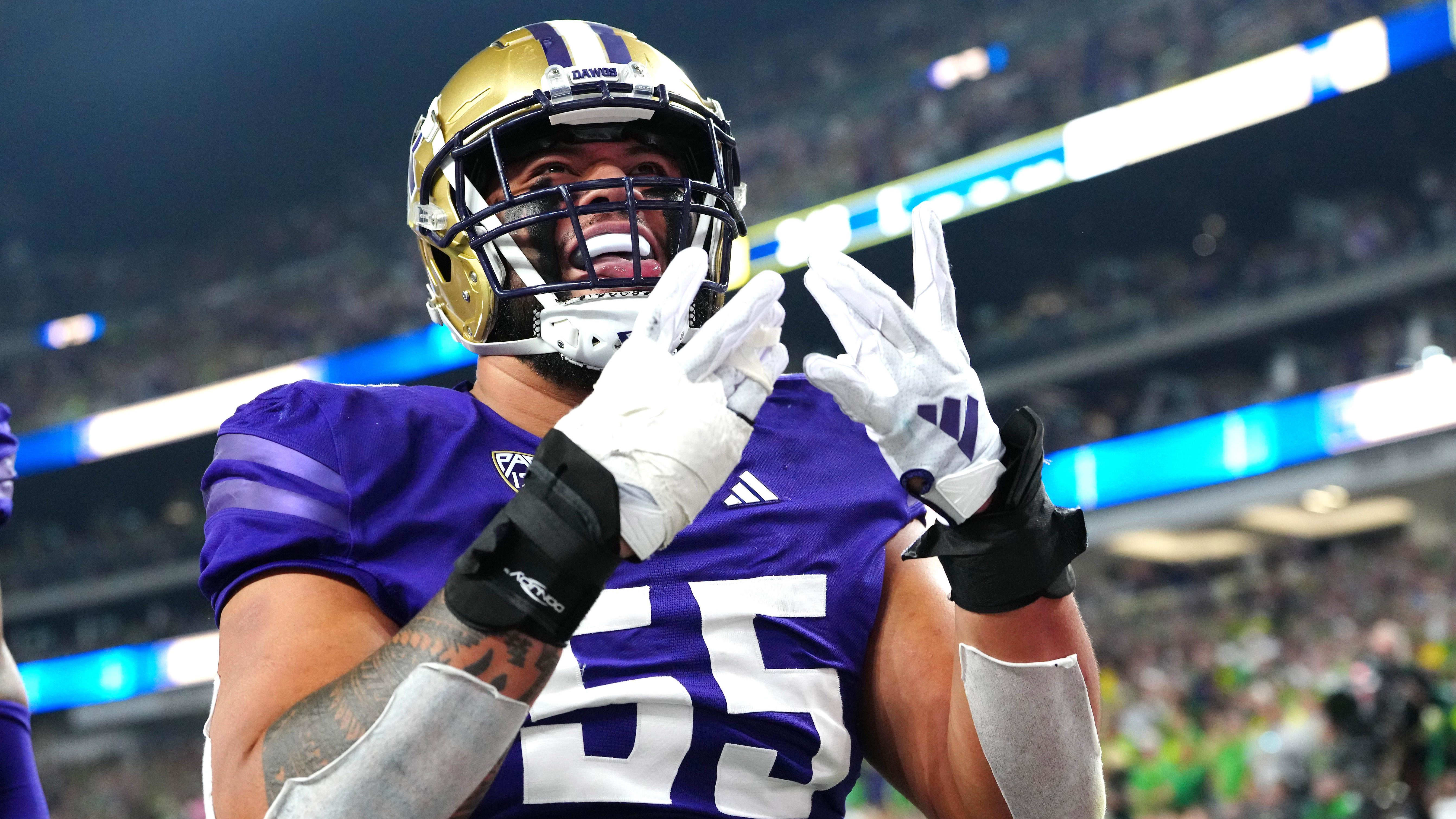 Washington Huskies offensive lineman Troy Fautanu (55) celebrates.