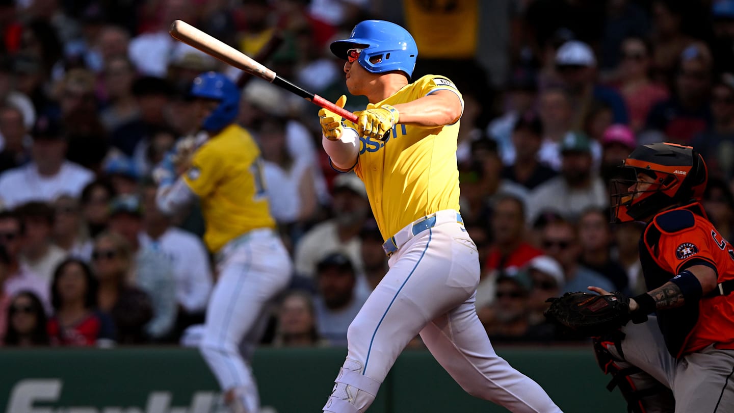 Red Sox Reinstate Justin Slaten, Activate Rob Refsnyder for Playoff Push