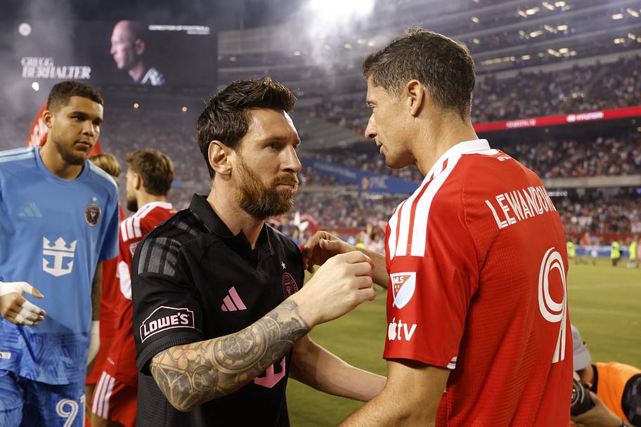 Inter Miami’s Lionel Messi and Chicago Fire forward Roberto Lewandowski