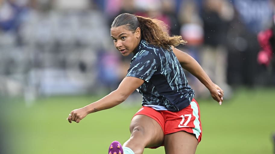 Kansas City Current forward Michelle Cooper has missed several weeks with a leg injury and is expected to miss the NWSL's top-of-the-standings clash this weekend.  | Denis Poroy-Imagn Images