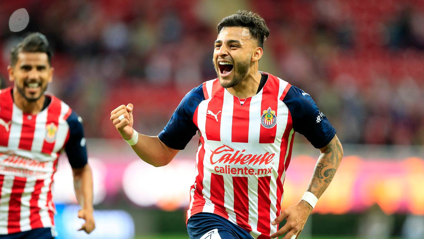 La razón por la que Alexis Vega aún no ha renovado con Chivas