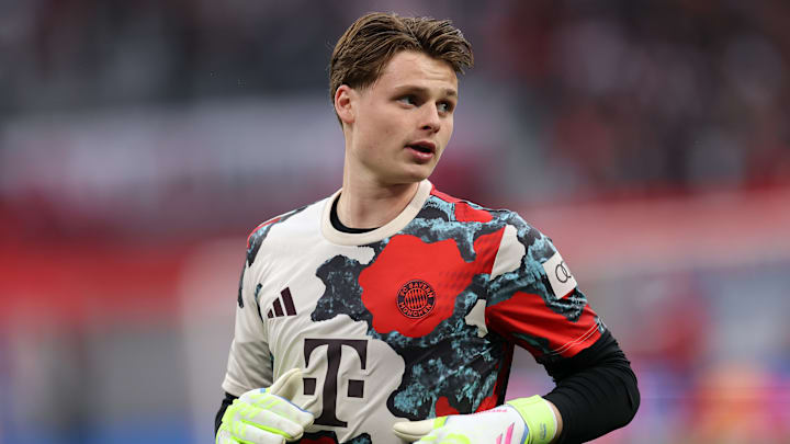 Jonas Urbig brachte dem 1. FC Köln eine hohe Ablösesumme ein