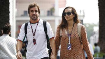 Fernando Alonso y Andrea Schlager van juntos a todos los eventos del piloto