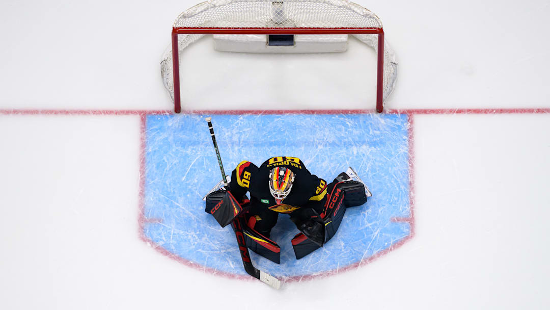 Edmonton Oilers v Vancouver Canucks