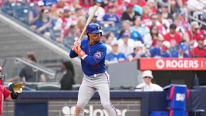 Jul 1, 2026; Toronto, Ontario, CAN; New York Mets shortstop Francisco Lindor (12) waits for a pitch against the Toronto Blue Jays during the seventh inning at Rogers Centre. Mandatory Credit: Nick Turchiaro-Imagn Images