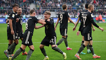 Bayern Munich players celebrating against Borussia Monchengladbach.