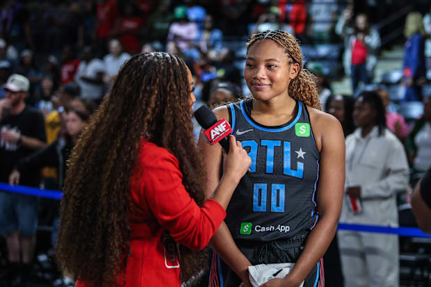 Atlanta Dream forward Naz Hillmon (0) 