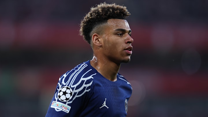 Désiré Doué avec le quatrième maillot cette saison. Désiré Doué avec le quatrième maillot cette saison.