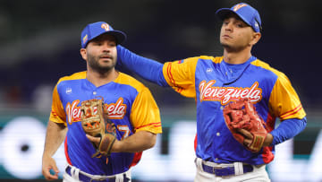 José Altuve abandonó el choque entre Estados Unidos y Venezuela en la parta baja del quinto inning