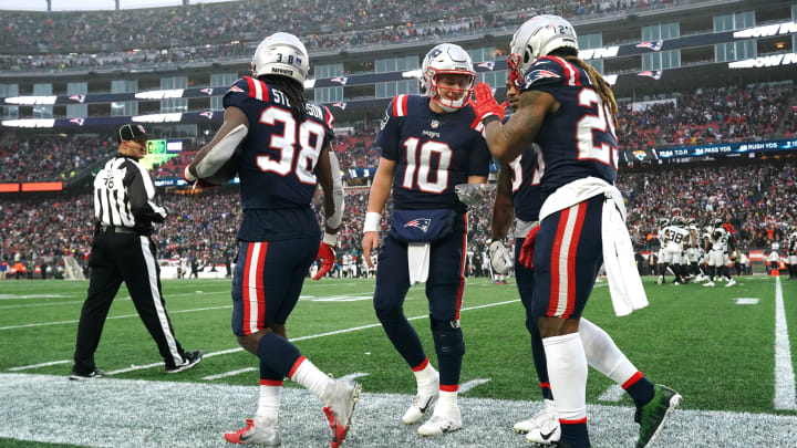 The New England Patriots still have a shot to win the AFC East and need to beat the Dolphins in Week 18 to keep hope alive. 