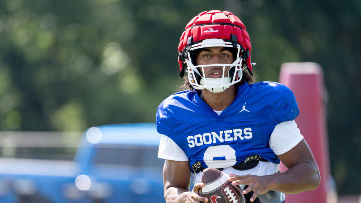 Oklahoma QB Michael Hawkins Jr. 