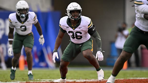 Baylor Bears linebacker Travion Barnes (36) drops into coverage during the game between the SMU Mustangs