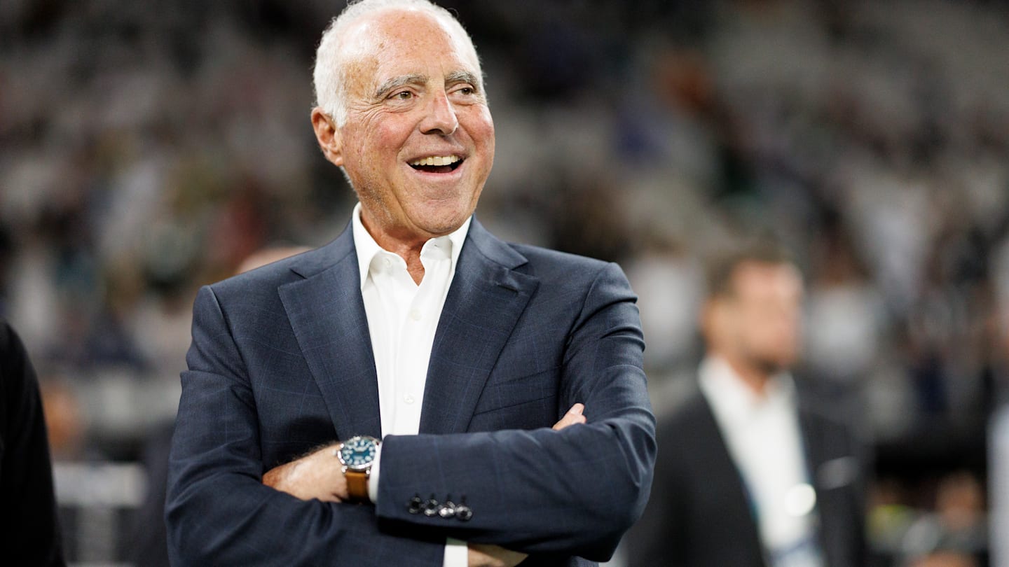 在傑弗裡·盧裡 (Jeffrey Lurie) 出售少數股權後，老鷹隊特許經營權價值 81 億美元