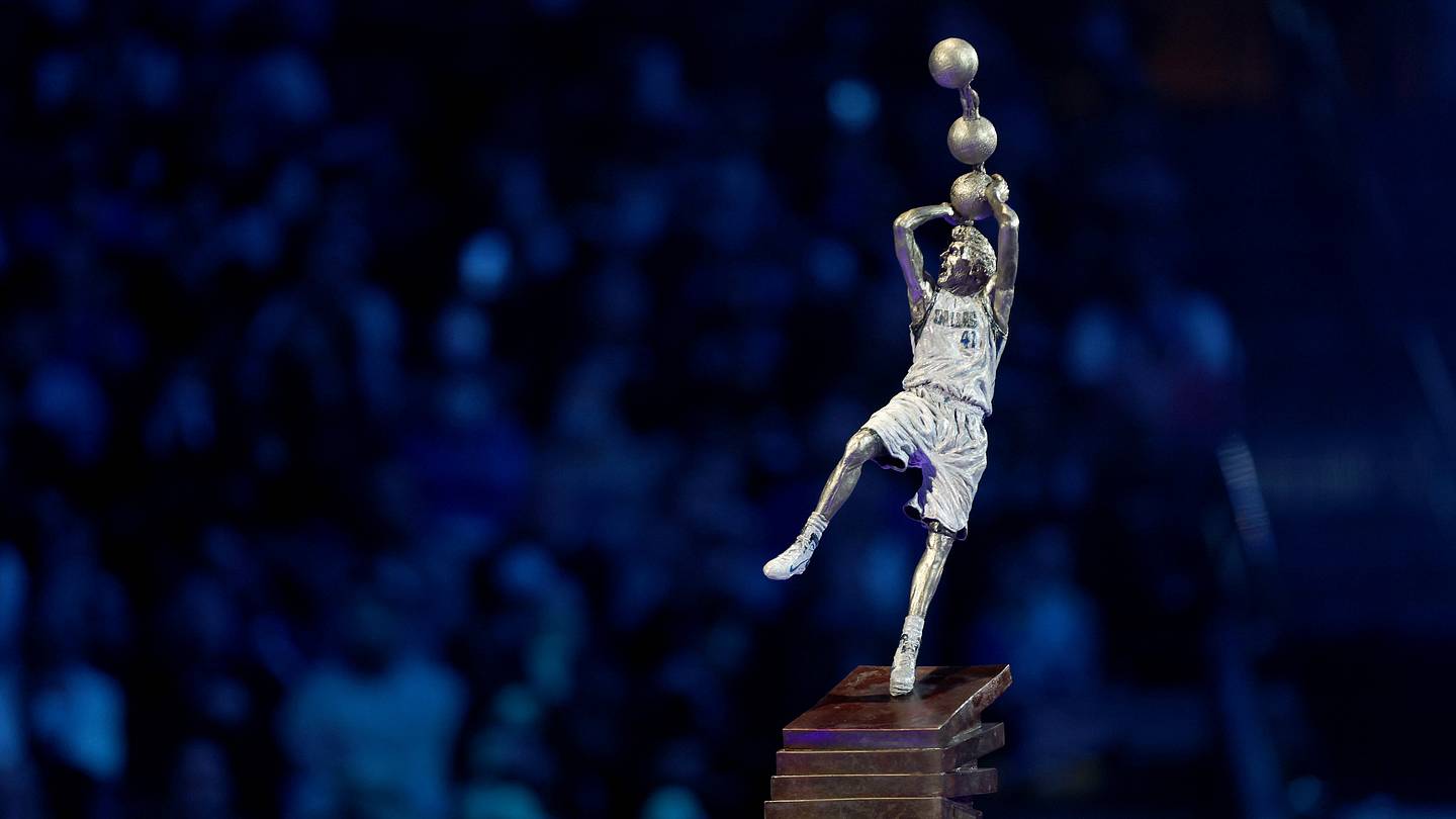 How Did The Mavericks Screw Up The Dirk Nowitzki Statue So Badly 