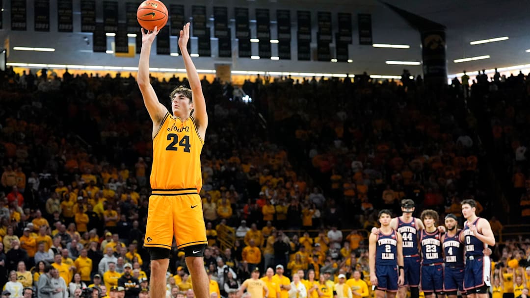 Iowa guard Tate Sage (24) shoots free throws during a game against the Illinois Fighting Illini Jan. 11, 2026 at Carver-Hawkeye Arena in Iowa City, Iowa.