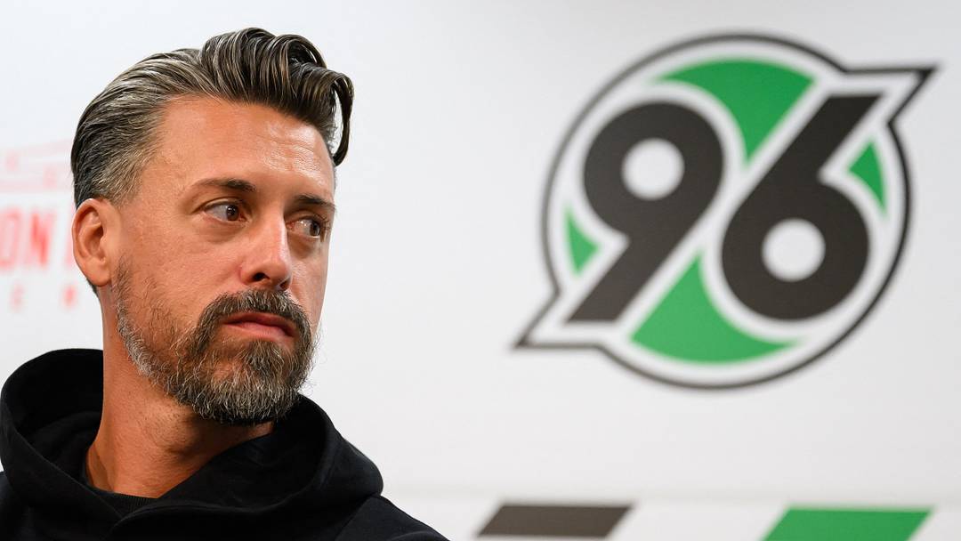 Gilt bei seinem neuen Arbeitgeber in Hannover plötzlich als motivierender "Mini-Klopp": Trainer Sandro Wagner Gilt bei seinem neuen Arbeitgeber in Hannover plötzlich als motivierender "Mini-Klopp": Trainer Sandro Wagner