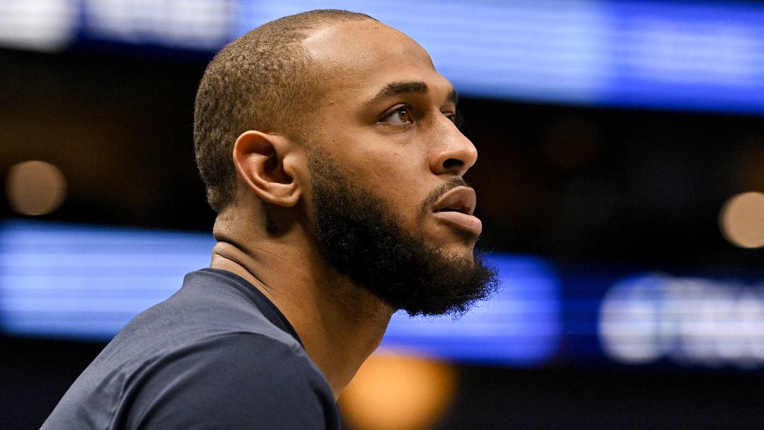Dallas Mavericks forward Daniel Gafford (21) warms up before the game against the San Antonio Spurs at the American Airlines Center on February 5, 2026 Dallas Mavericks forward Daniel Gafford (21) warms up before the game against the San Antonio Spurs at the American Airlines Center on February 5, 2026