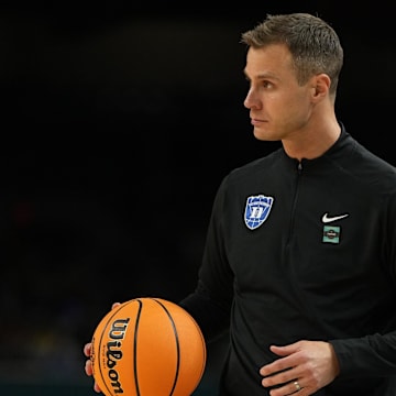 Duke basketball head coach Jon Scheyer