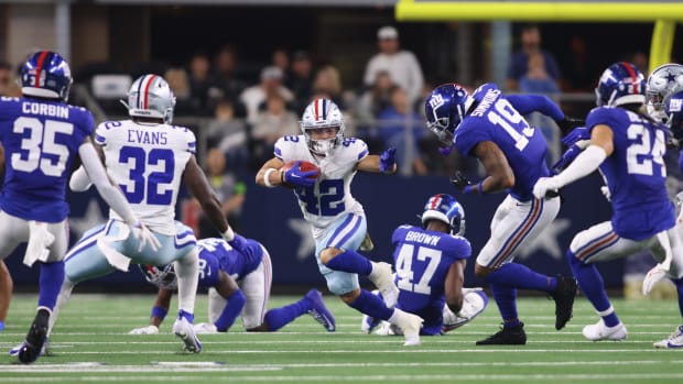 Dallas Cowboys running back Deuce Vaughn (42) returns a punt in the second quarter against the New York Giants