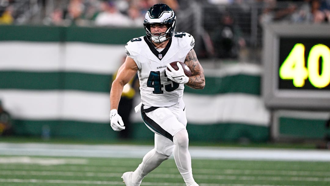 Aug 22, 2025; East Rutherford, New Jersey, USA; Philadelphia Eagles fullback Ben VanSumeren (43) runs with the ball during the second quarter against the New York Jets at MetLife Stadium. Mandatory Credit: Mark Smith-Imagn Images