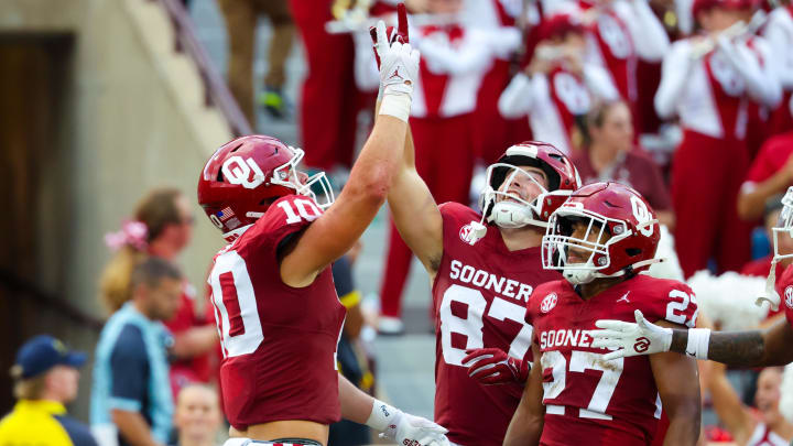 Oklahoma Sooners tight ends Bauer Sharp (10) and Jake Roberts (87) celebrate Sharp's touchdown against Temple.