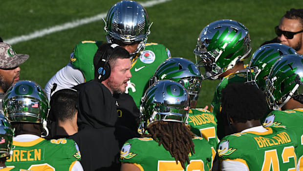Jan 1, 2025; Pasadena, CA, USA; Oregon Ducks head coach Dan Lanning during a timeout in the first quarter against the Ohio St