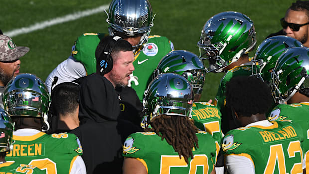 Jan 1, 2025; Pasadena, CA, USA; Oregon Ducks head coach Dan Lanning during a timeout in the first quarter against the Ohio St