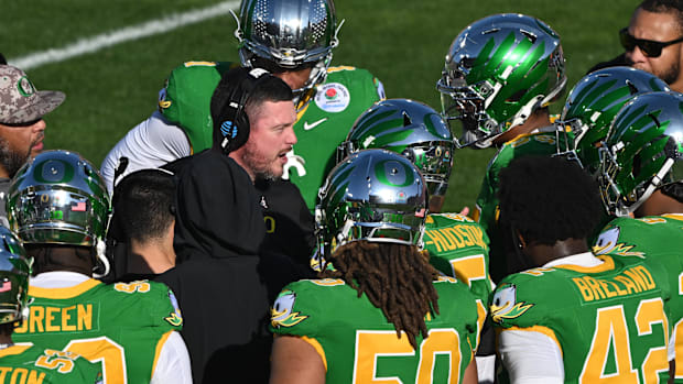 Jan 1, 2025; Pasadena, CA, USA; Oregon Ducks head coach Dan Lanning during a timeout in the first quarter against the Ohio St