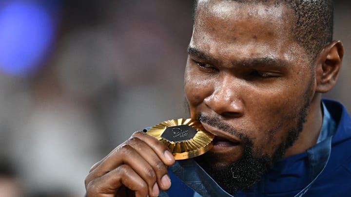 BASKETBALL-OLY-PARIS-2024-FRA-USA-MEDALS