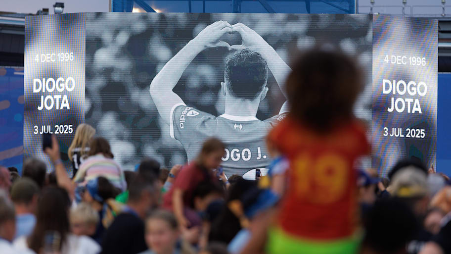 There are various tributes prepared to honour Diogo Jota’s memory. | IMAGO/Bildbyran
