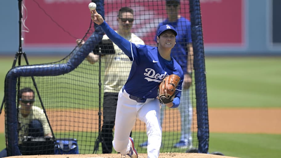 Los Angeles Dodgers Shohei Ohtani throws live batting practice | Jayne Kamin-Oncea-Imagn Images