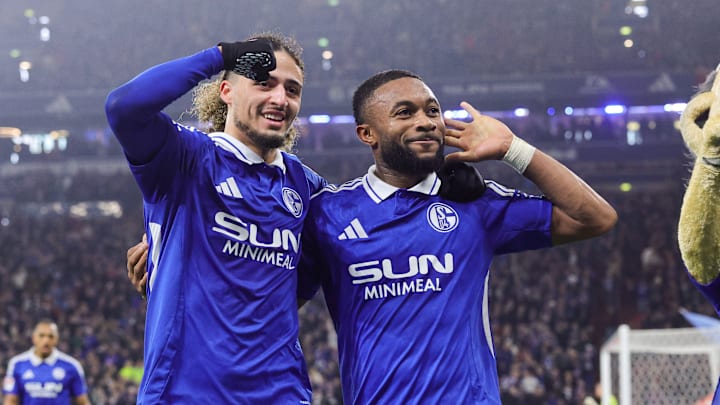 Taylan Bulut und Moussa Sylla im Schalke-Trikot Taylan Bulut und Moussa Sylla im Schalke-Trikot