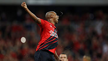 Fernandinho encerrou rápida passagem pelo Athletico-PR