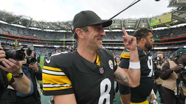 Pittsburgh Steelers Quarterback Aaron Rodgers