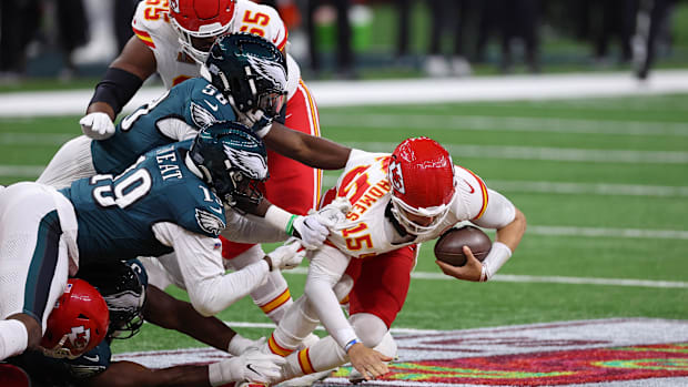 Philadelphia Eagles edge Josh Sweat