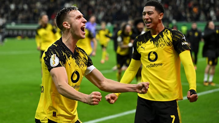 Nico Schlotterbeck jubelt über den Sieg in Frankfurt  Nico Schlotterbeck jubelt über den Sieg in Frankfurt