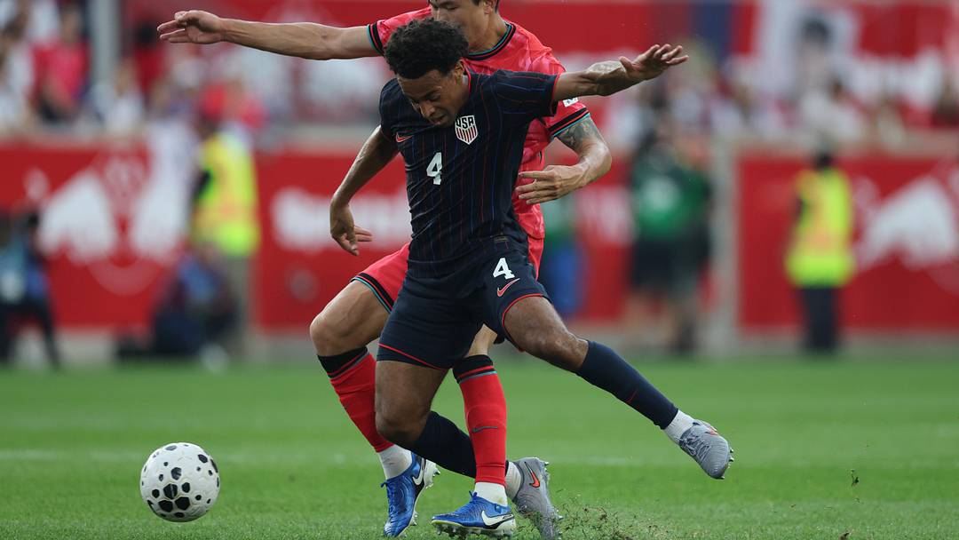 Sep 6, 2025; Harrison, New Jersey, USA; US Men's National Team midfielder Tyler Adams (4) and South Korea defenseman Kim Min-Jae (4) battle for the ball during the first half at Sports Illustrated Stadium. Mandatory Credit: Vincent Carchietta-Imagn Images