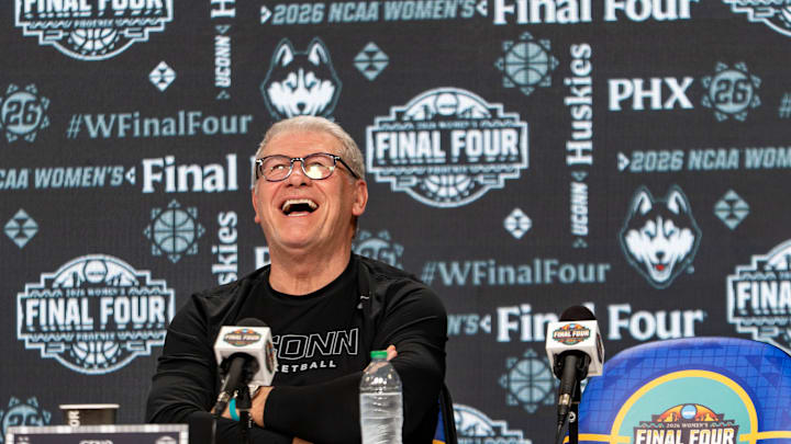 UConn Huskies head coach Geno Auriemma 