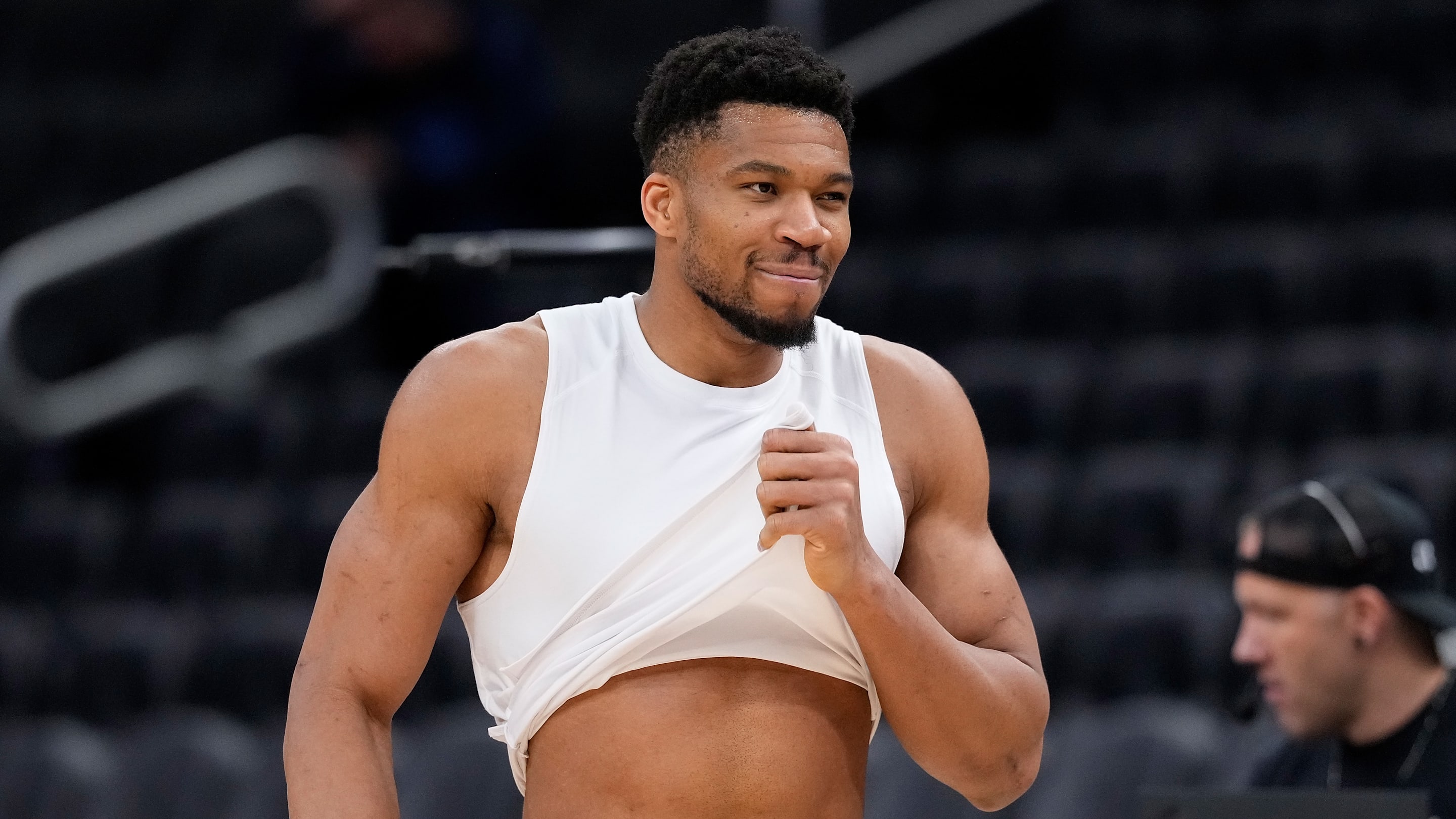 Giannis Antetokounmpo trade rumors: Which teams are in and out right now?