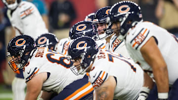 Chicago Bears quarterback Caleb Williams (18) prepares to take the snap against the Arizona Cardinals at State Farm Stadium.