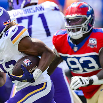 Sep 8, 2024; East Rutherford, New Jersey, USA; Minnesota Vikings running back Aaron Jones (33) carries the ball as New York Giants defensive tackle Rakeem Nunez-Roches (93) pursues during the first half at MetLife Stadium.