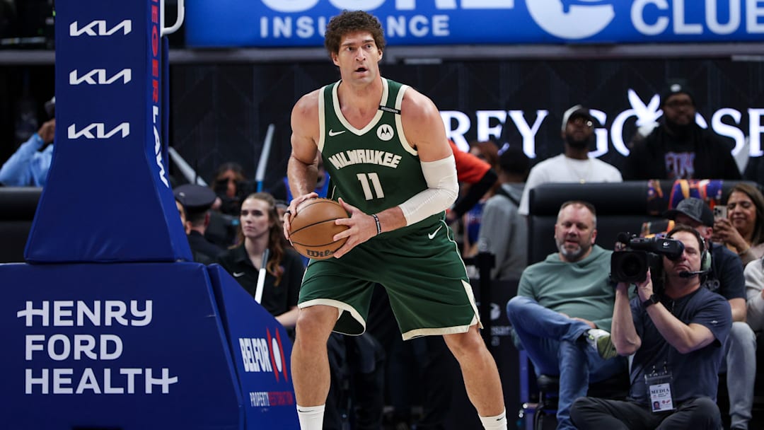 Milwaukee Bucks v Detroit Pistons