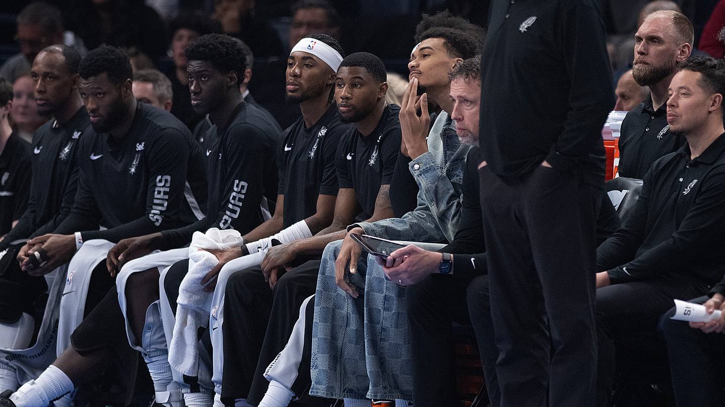 Spurs may have odd man out if no offseason trades are made - Vimarsana News