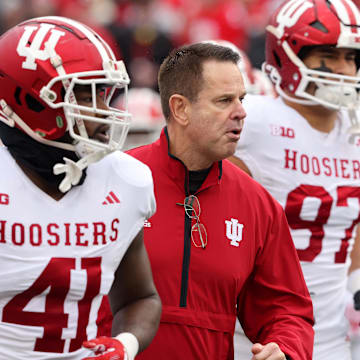 Indiana coach Curt Cignetti runs with his team before the game against the Ohio State Buckeyes at Ohio Stadium.