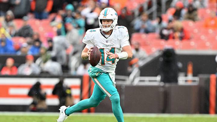 Miami Dolphins v Cleveland Browns