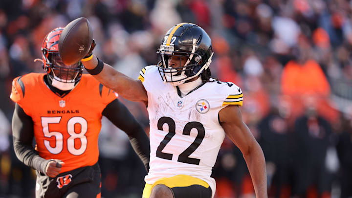 Najee Harris scores a touchdown against the Bengals in 2024.